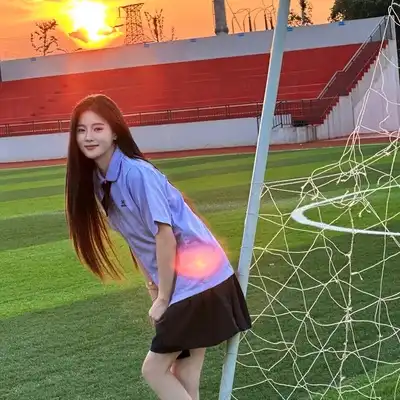 江彤